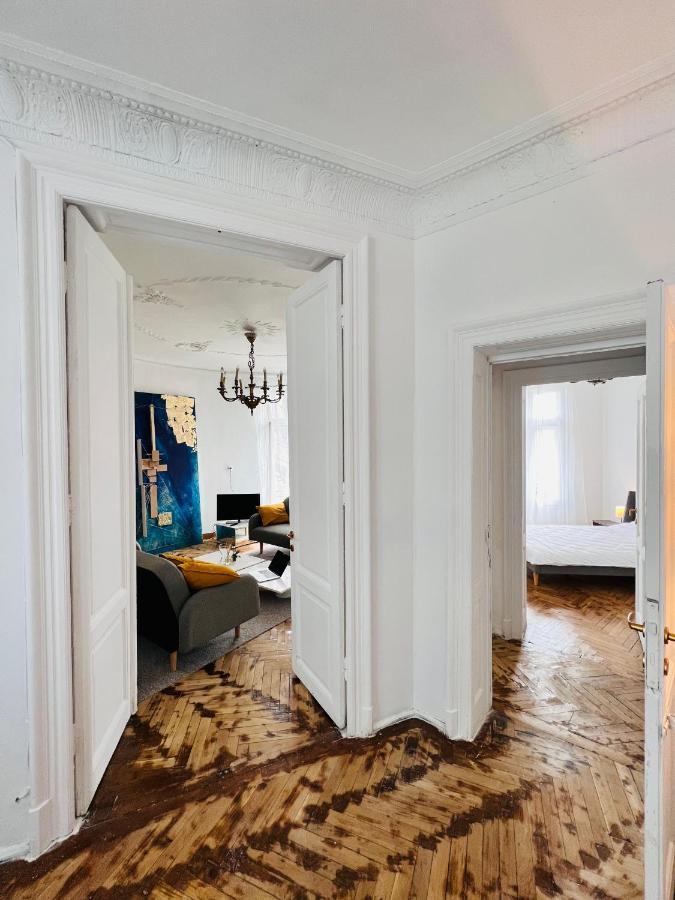Sada Art Gallery Apartment Bukarest Kültér fotó